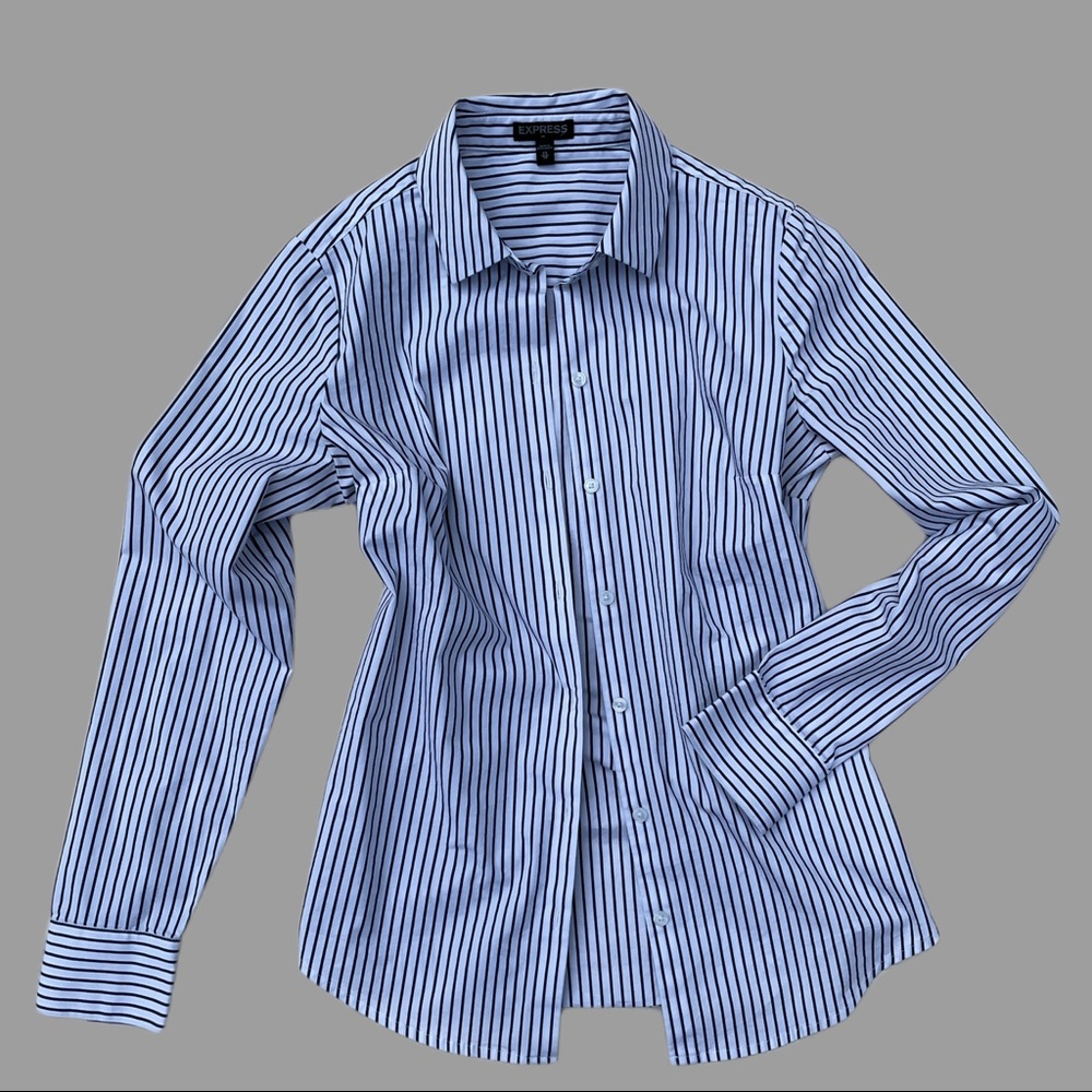 express pinstripe button down 🖤